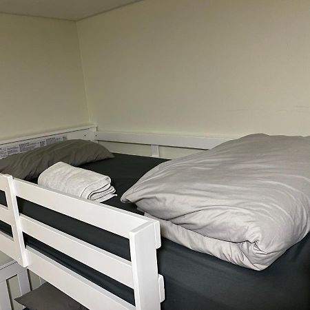 Single Size Top Bunk Bed - Mixed Shared Room Miami Springs Exterior photo