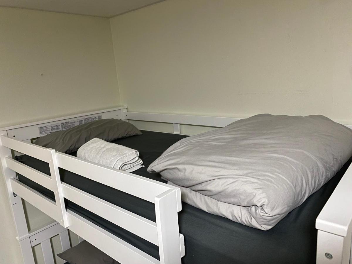 Single Size Top Bunk Bed - Mixed Shared Room Miami Springs Exterior photo