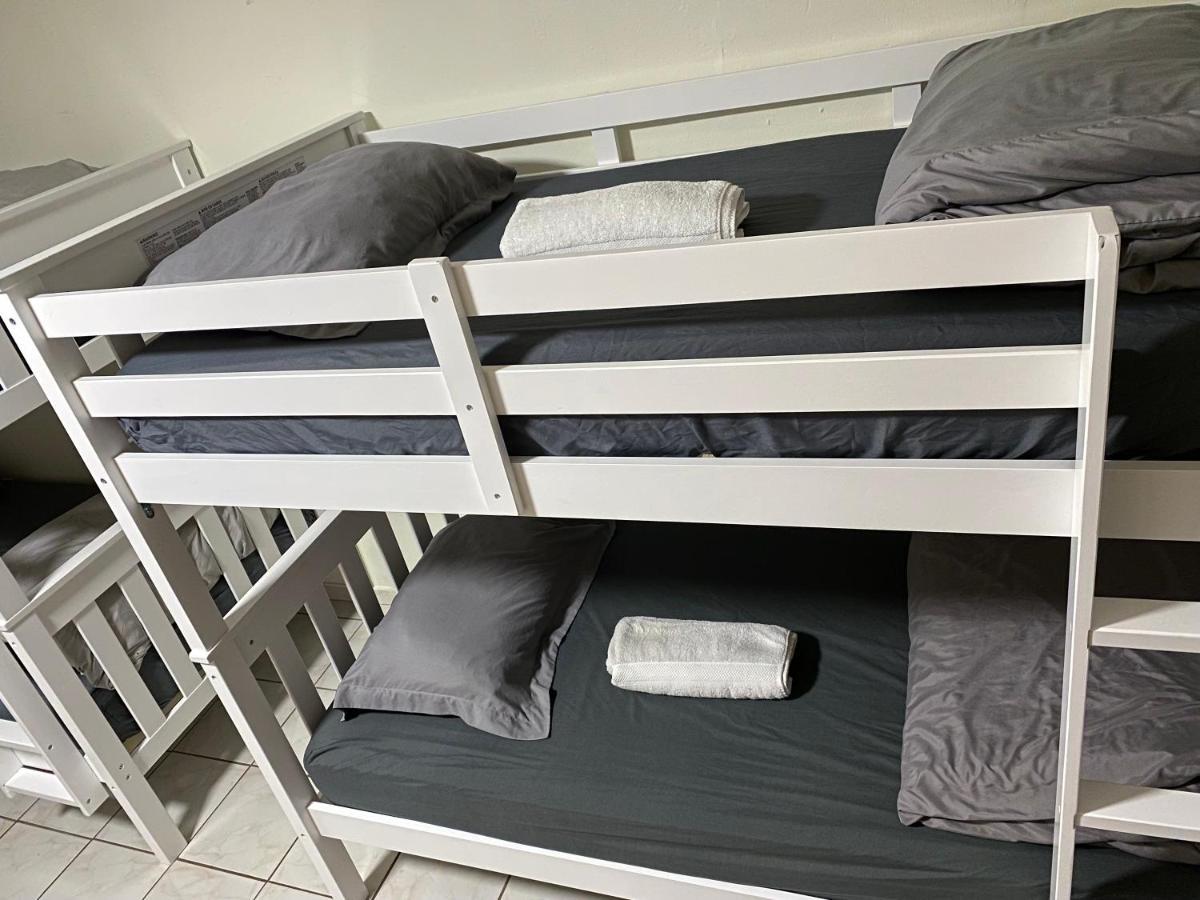 Single Size Top Bunk Bed - Mixed Shared Room Miami Springs Exterior photo